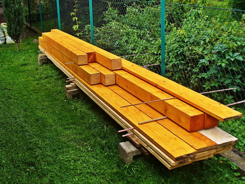 ebeniste-PEONE-min_boards_the_rafters_joinery_tree_painting_wood_colored_paint-871508